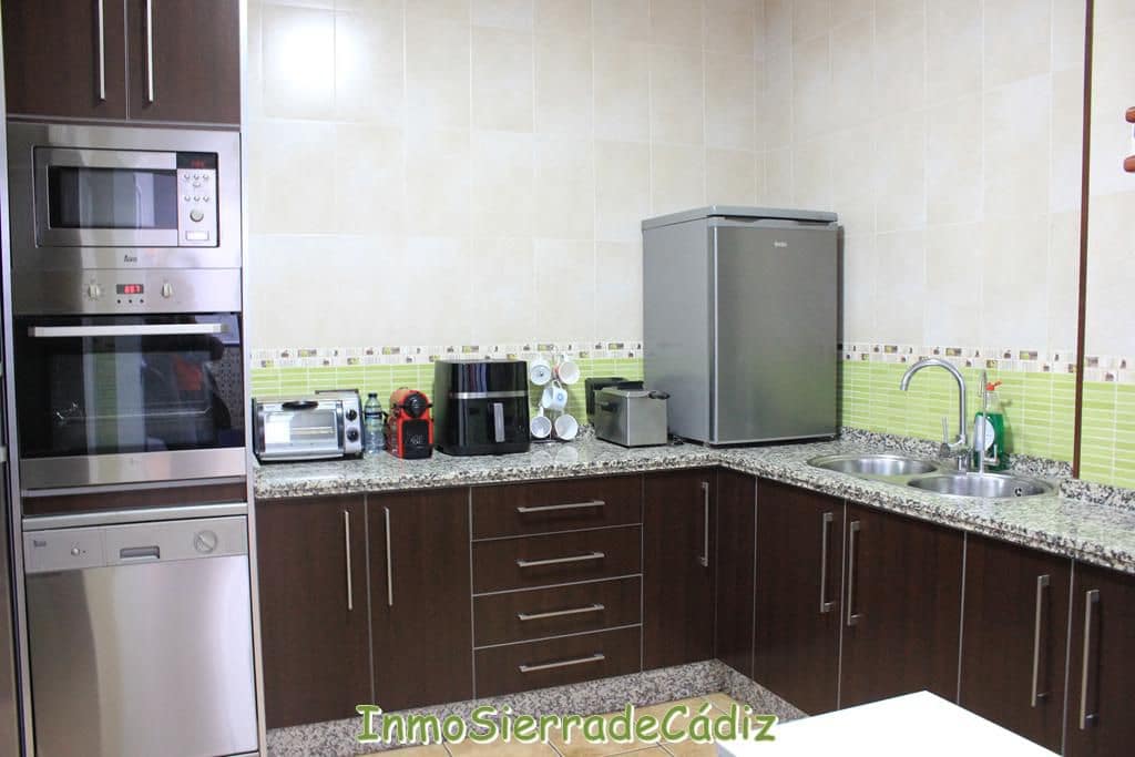 3 bedroom Townhouse for sale in Algodonales with garage - € 140,000 (Ref: 9480991)