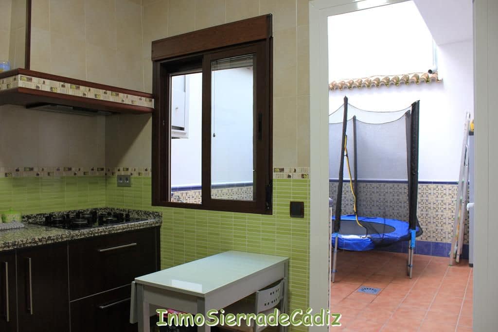 3 bedroom Townhouse for sale in Algodonales with garage - € 140,000 (Ref: 9480991)