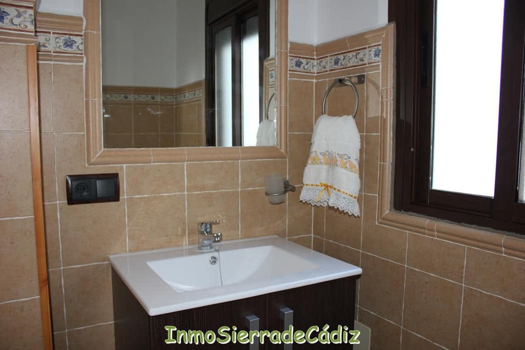 3 bedroom Townhouse for sale in Algodonales with garage - € 140,000 (Ref: 9480991)