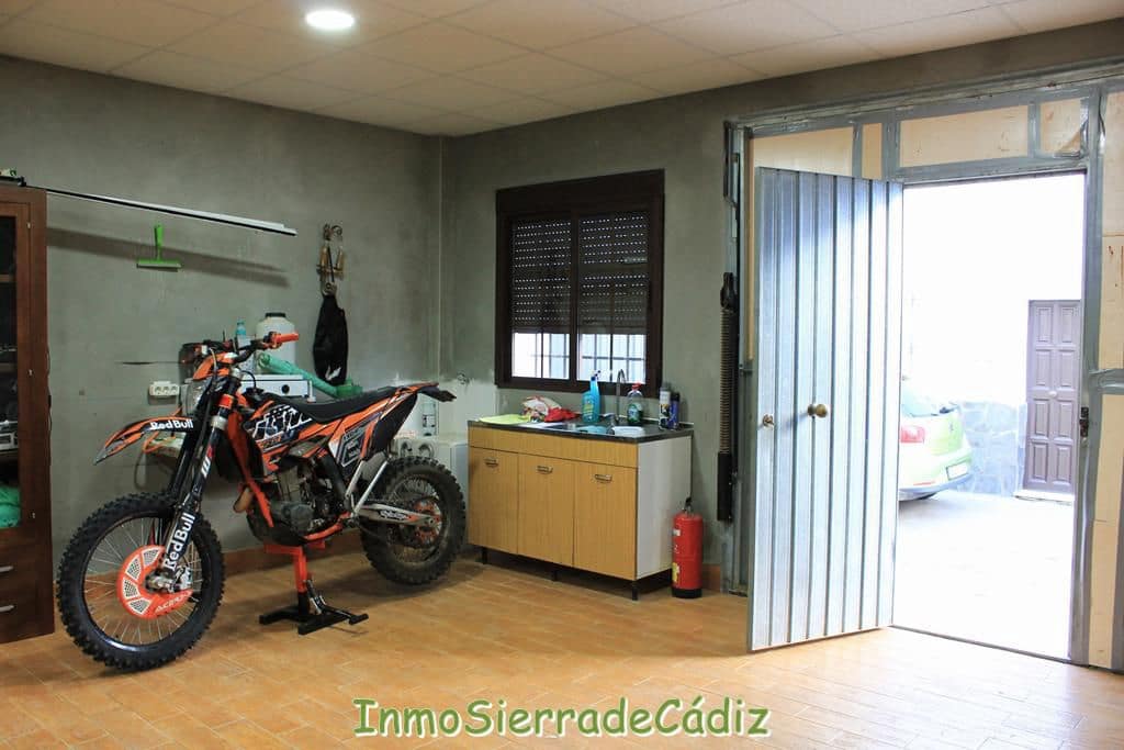 3 bedroom Townhouse for sale in Algodonales with garage - € 140,000 (Ref: 9480991)