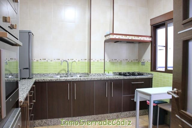 3 bedroom Townhouse for sale in Algodonales with garage - € 140,000 (Ref: 9480991)