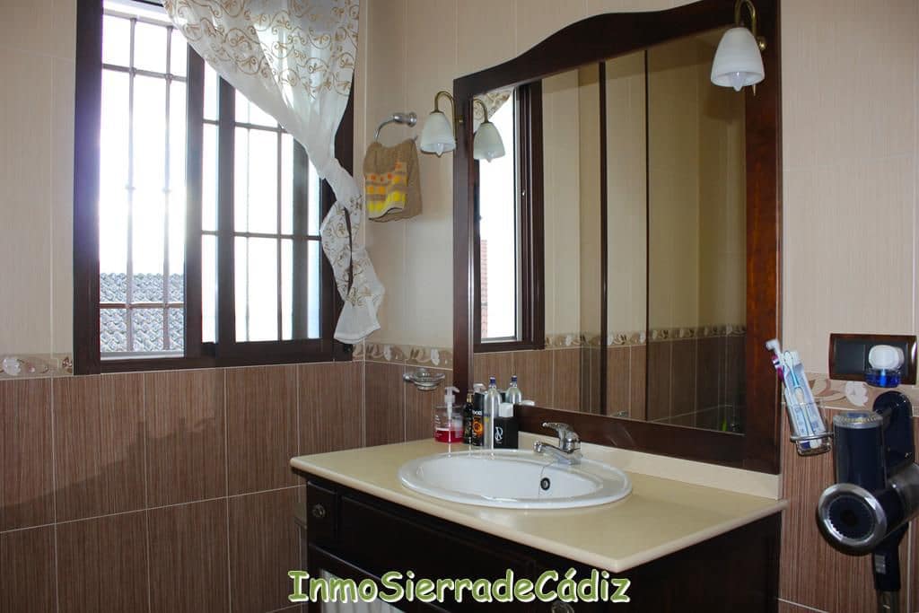 3 bedroom Townhouse for sale in Algodonales with garage - € 140,000 (Ref: 9480991)