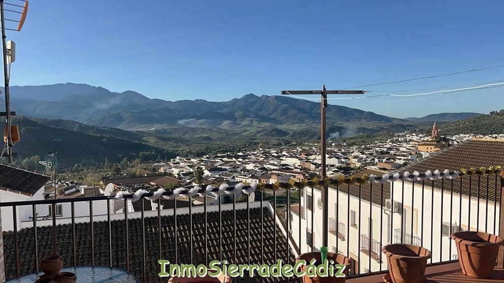 3 bedroom Townhouse for sale in Algodonales with garage - € 140,000 (Ref: 9480991)