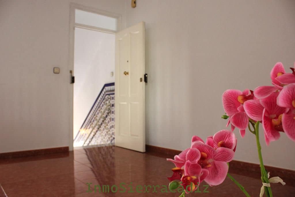 Piso de 4 habitaciones en Algodonales en venta - 110.000 € (Ref: 9640341)