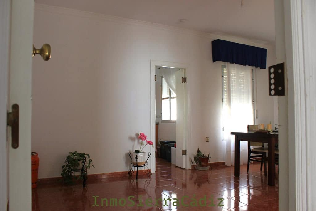 Piso de 4 habitaciones en Algodonales en venta - 110.000 € (Ref: 9640341)