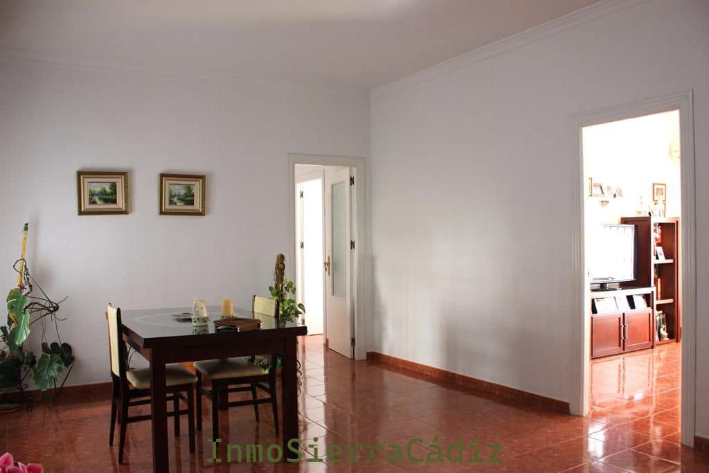 Piso de 4 habitaciones en Algodonales en venta - 110.000 € (Ref: 9640341)