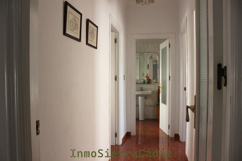 Piso de 4 habitaciones en Algodonales en venta - 110.000 € (Ref: 9640341)