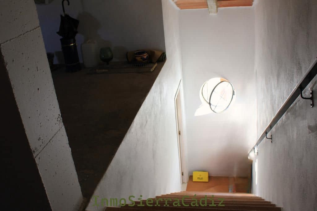 Piso de 4 habitaciones en Algodonales en venta - 110.000 € (Ref: 9640341)