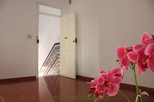 Piso de 4 habitaciones en Algodonales en venta - 110.000 € (Ref: 9640341)