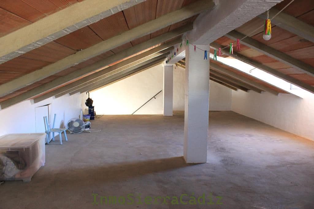 Piso de 4 habitaciones en Algodonales en venta - 110.000 € (Ref: 9640341)