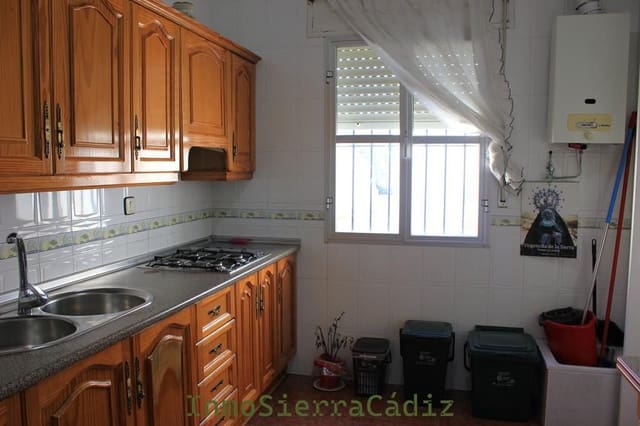 Piso de 4 habitaciones en Algodonales en venta - 110.000 € (Ref: 9640341)