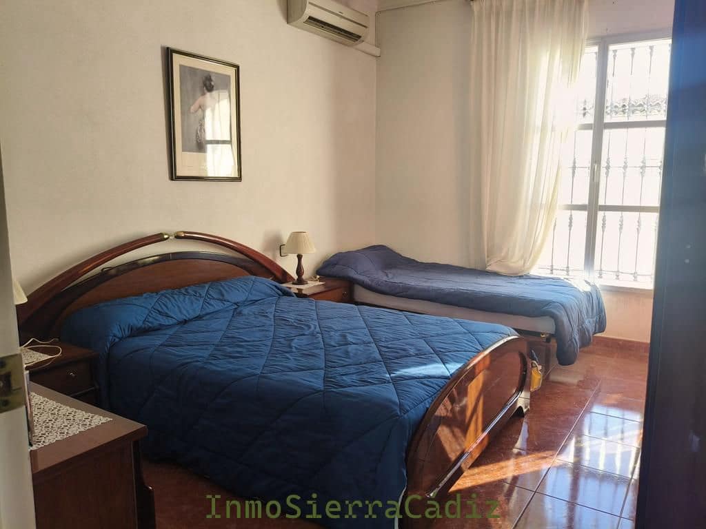 Piso de 4 habitaciones en Algodonales en venta - 110.000 € (Ref: 9640341)