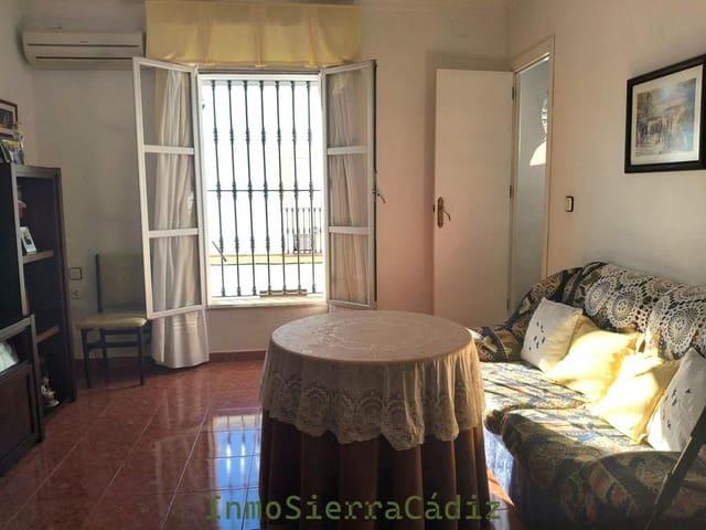 Piso de 4 habitaciones en Algodonales en venta - 110.000 € (Ref: 9640341)