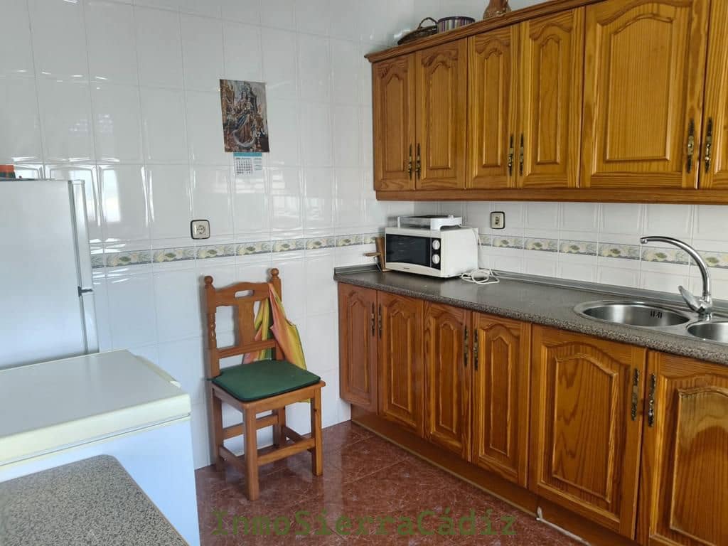 Piso de 4 habitaciones en Algodonales en venta - 110.000 € (Ref: 9640341)