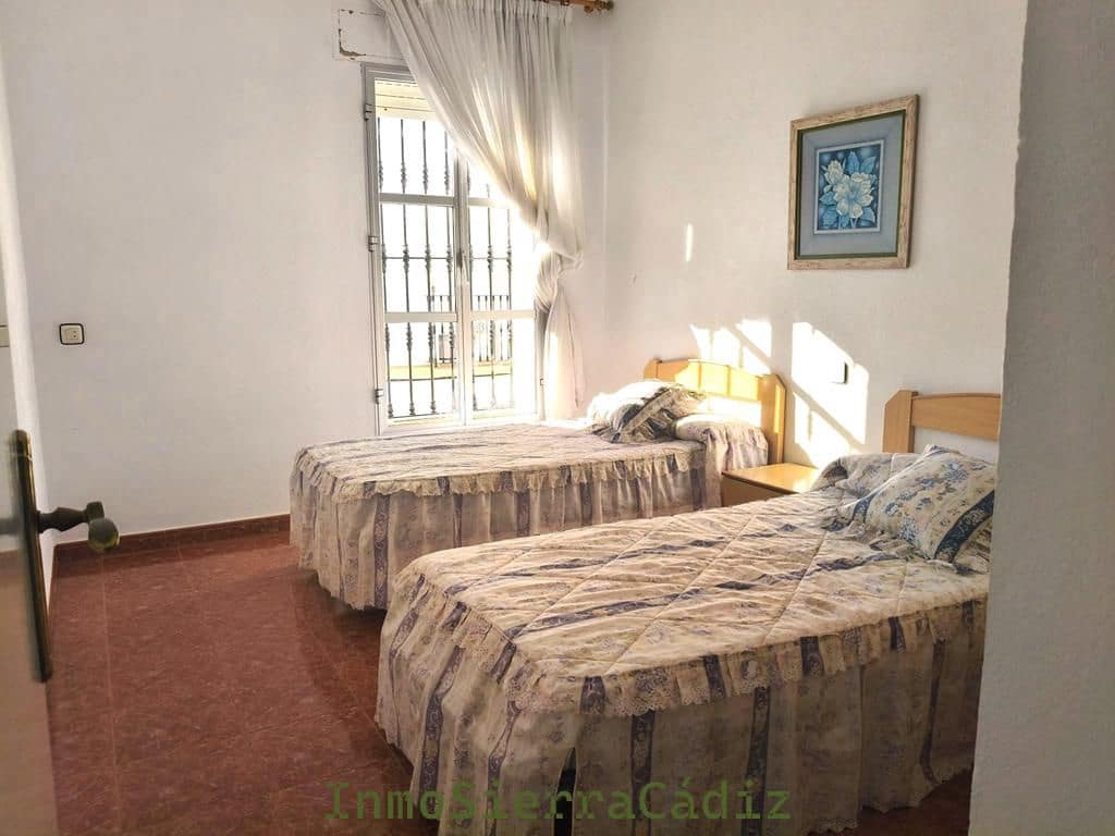 Piso de 4 habitaciones en Algodonales en venta - 110.000 € (Ref: 9640341)