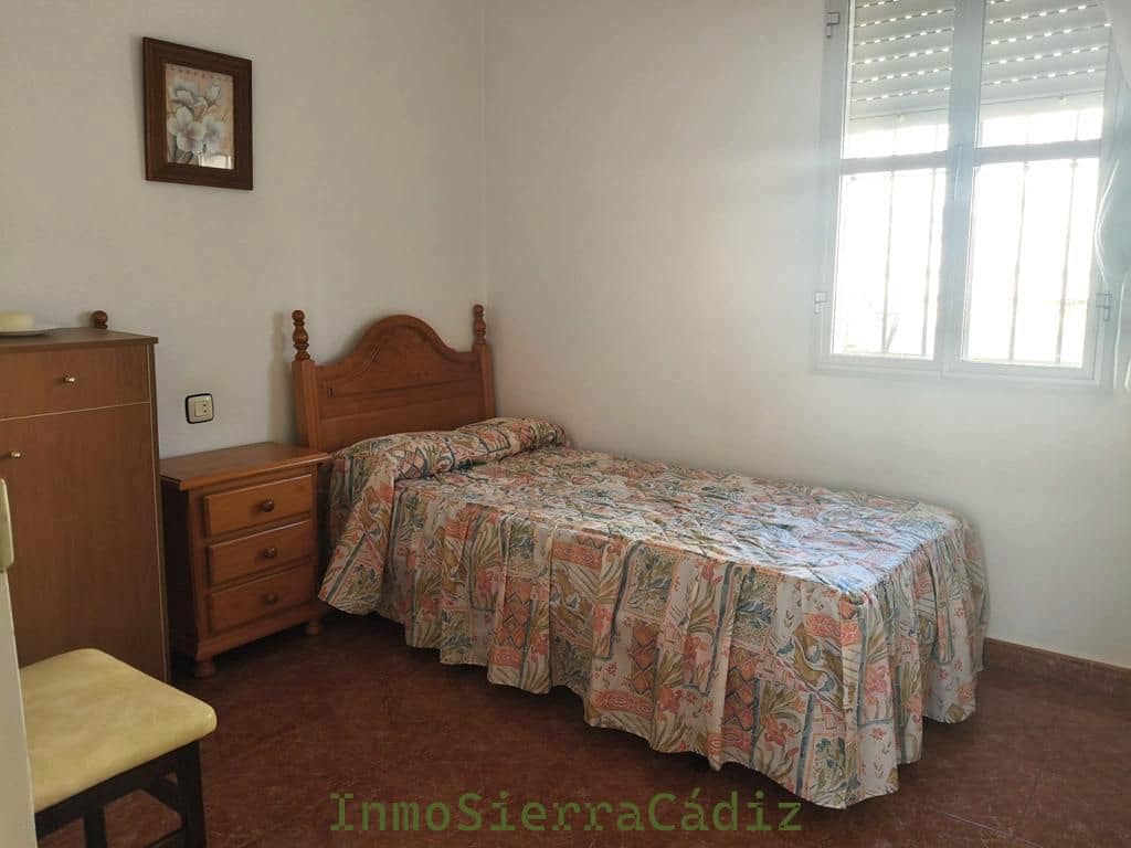 Piso de 4 habitaciones en Algodonales en venta - 110.000 € (Ref: 9640341)