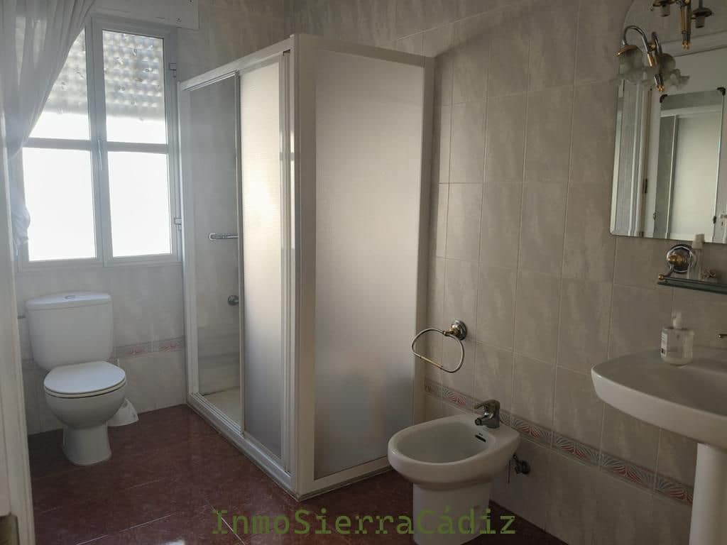 Piso de 4 habitaciones en Algodonales en venta - 110.000 € (Ref: 9640341)