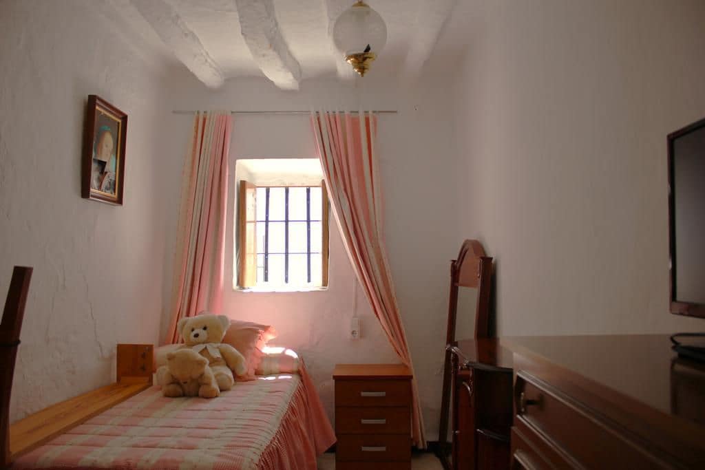 4 bedroom Townhouse for sale in Algodonales - € 75,000 (Ref: 9730396)