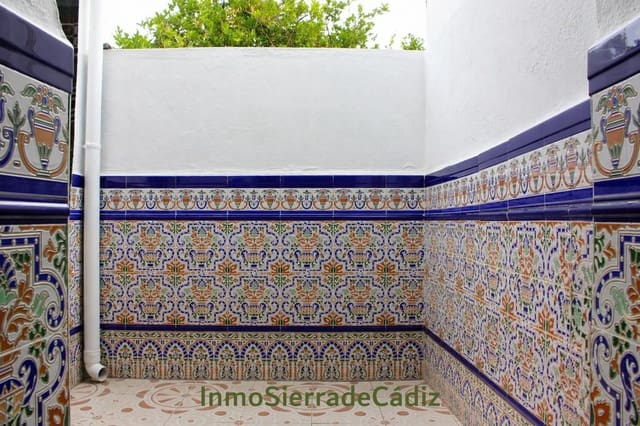 Casa de 3 habitaciones en Algodonales en venta - 105.000 € (Ref: 9822390)