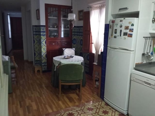 Townhouse for sale in Centro, Castelló de la Plana - € 400,000 (Ref: 9502793)