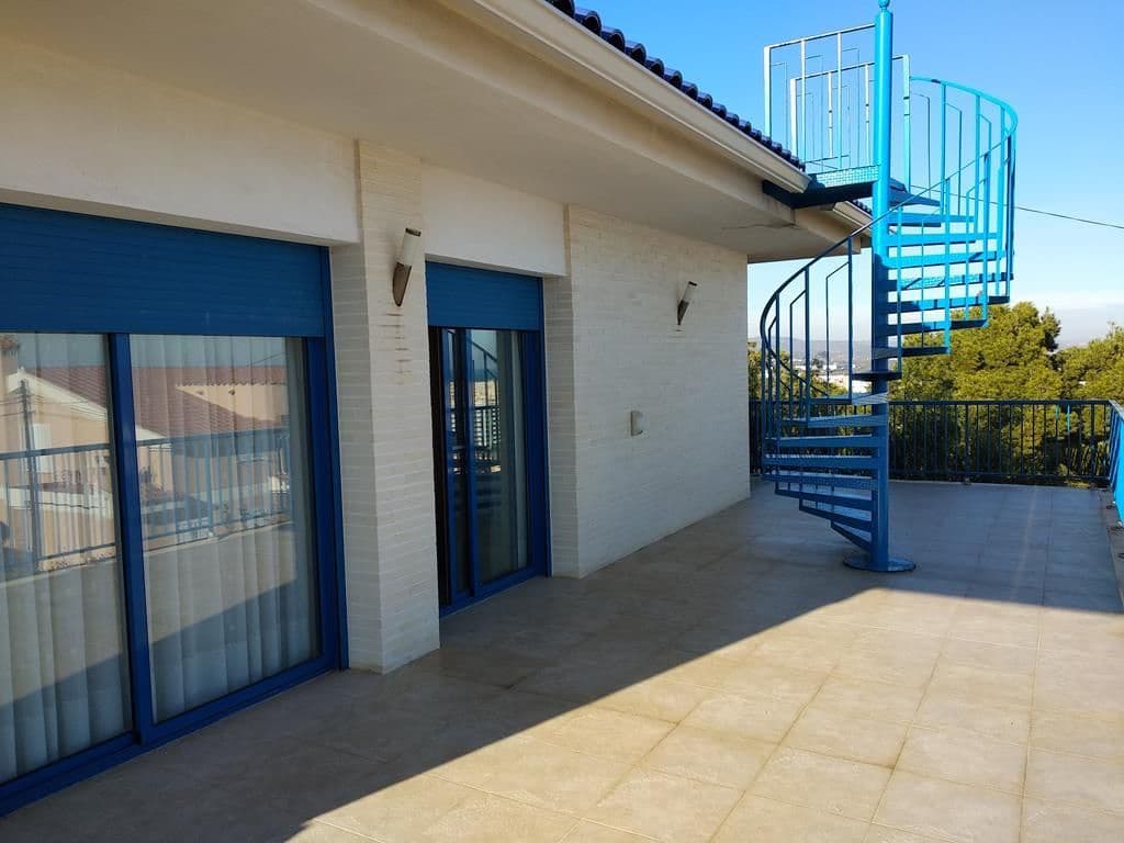 6 bedroom Villa for sale in Oropesa  with pool - € 735,000 (Ref: 9502794)