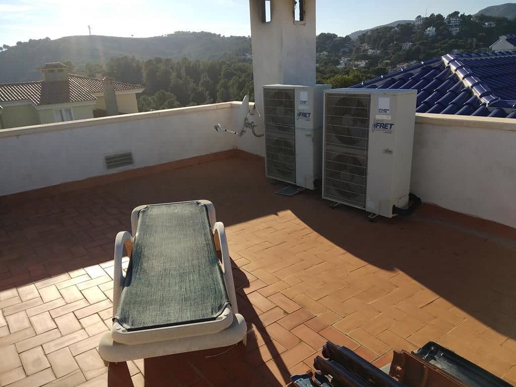 6 bedroom Villa for sale in Oropesa  with pool - € 735,000 (Ref: 9502794)