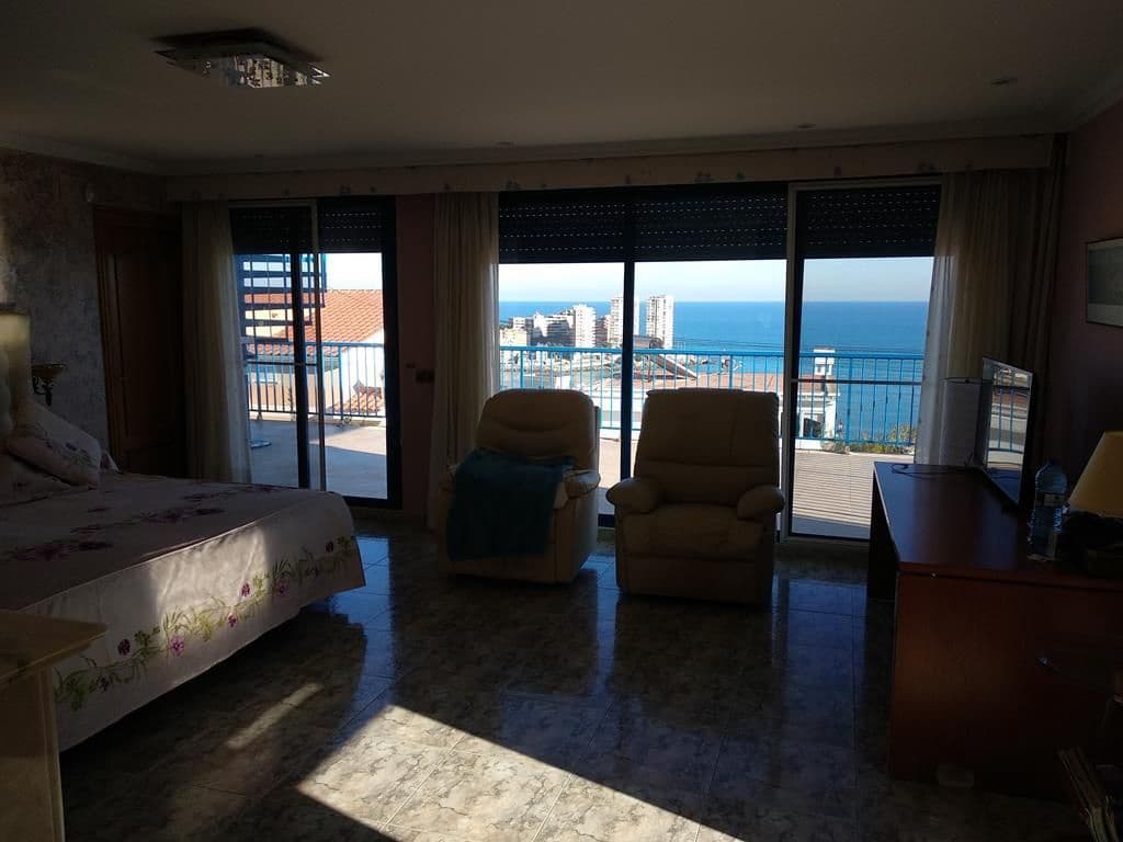 6 bedroom Villa for sale in Oropesa  with pool - € 735,000 (Ref: 9502794)