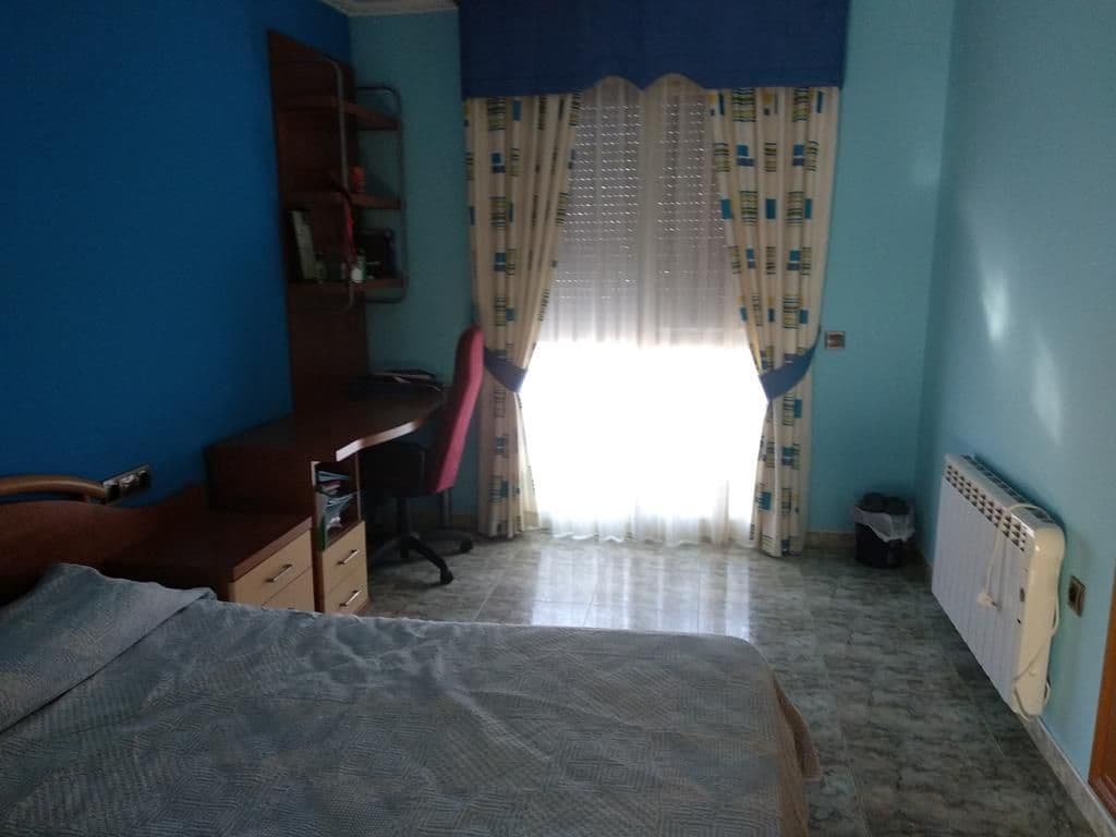 6 bedroom Villa for sale in Oropesa  with pool - € 735,000 (Ref: 9502794)