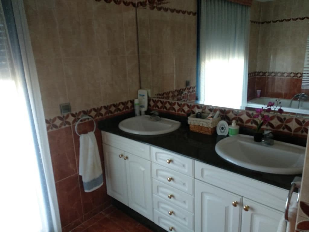 6 bedroom Villa for sale in Oropesa  with pool - € 735,000 (Ref: 9502794)