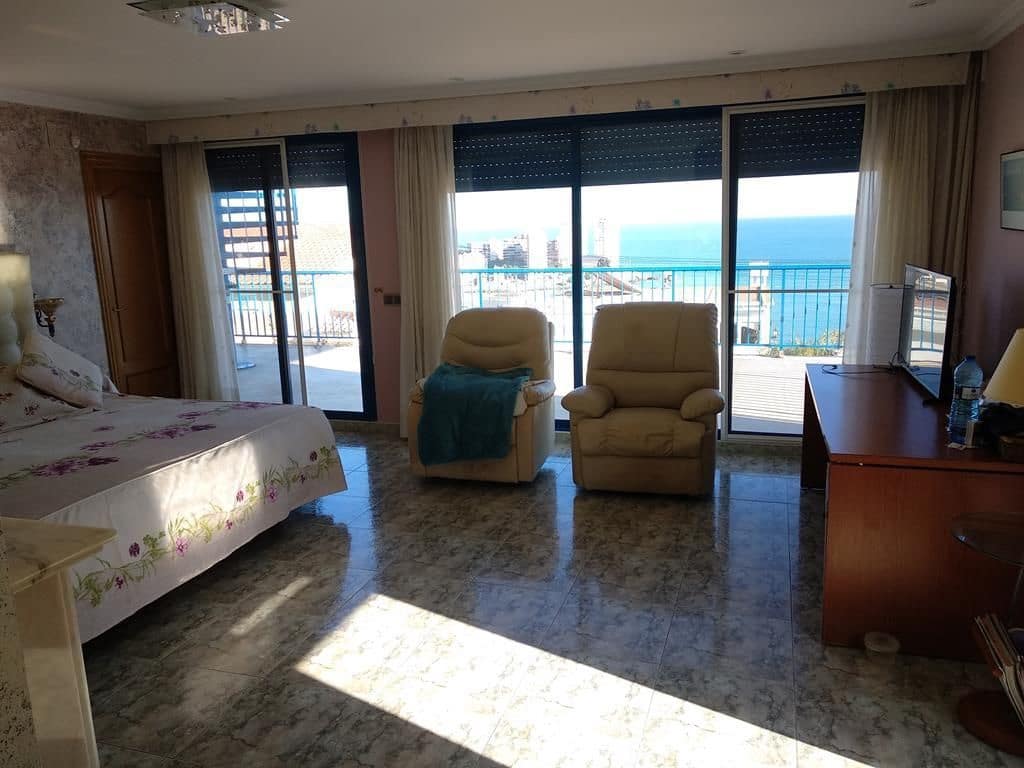 6 bedroom Villa for sale in Oropesa  with pool - € 735,000 (Ref: 9502794)