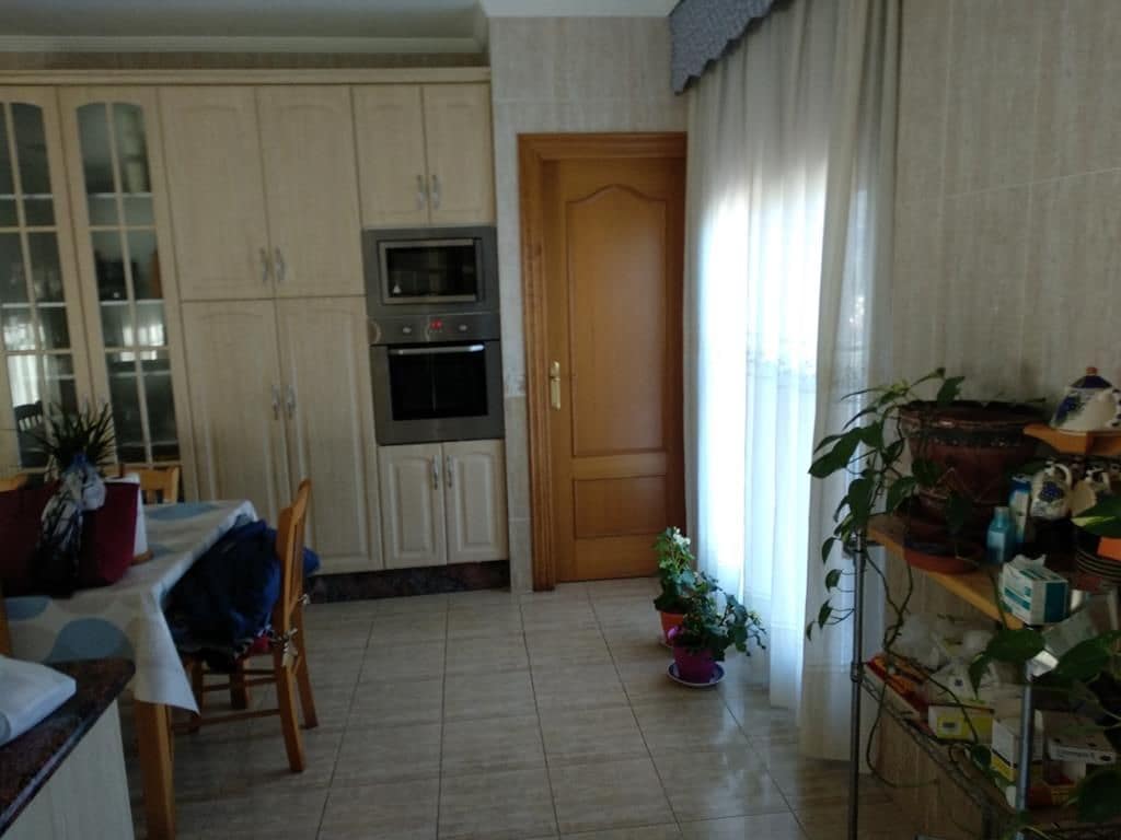 6 bedroom Villa for sale in Oropesa  with pool - € 735,000 (Ref: 9502794)