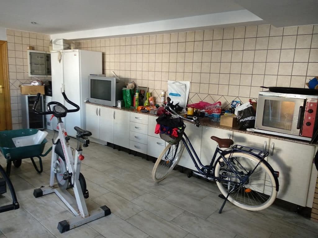 6 bedroom Villa for sale in Oropesa  with pool - € 735,000 (Ref: 9502794)