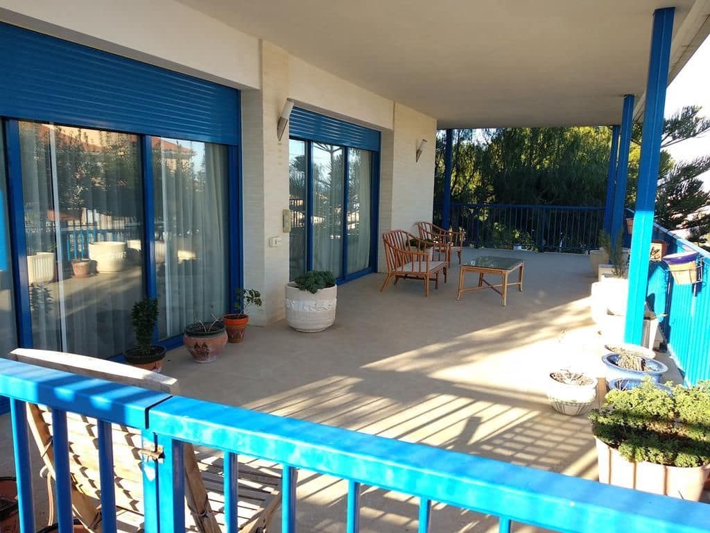 6 bedroom Villa for sale in Oropesa  with pool - € 735,000 (Ref: 9502794)