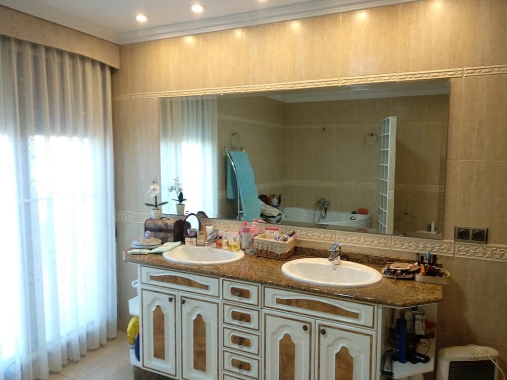 6 bedroom Villa for sale in Oropesa  with pool - € 735,000 (Ref: 9502794)