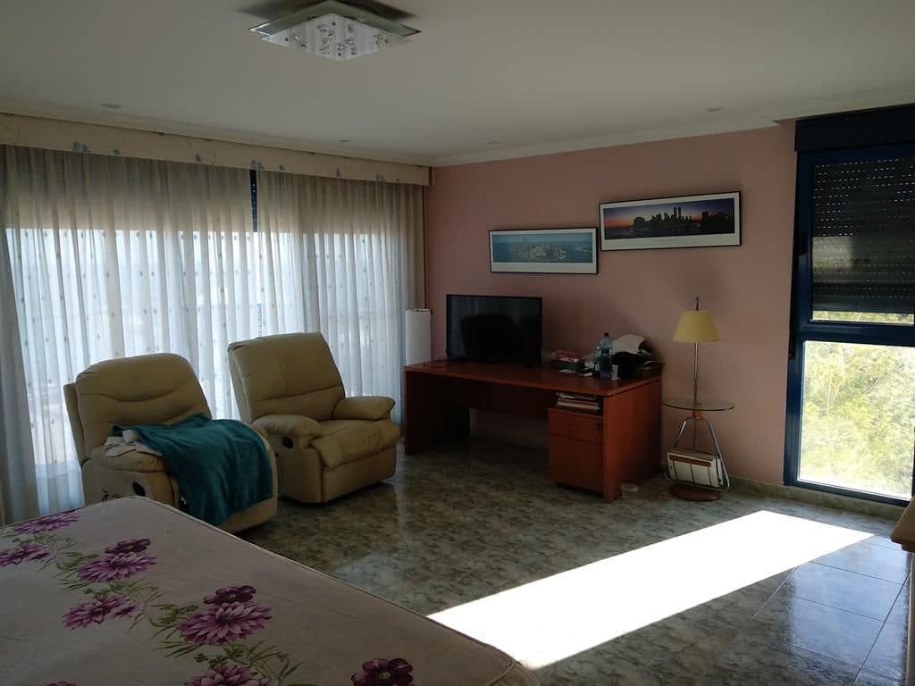 6 bedroom Villa for sale in Oropesa  with pool - € 735,000 (Ref: 9502794)