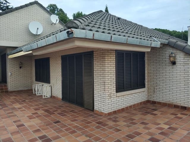 4 soveværelse Villa til salg i Borriol med swimmingpool garage - € 850.000 (Ref: 9502798)