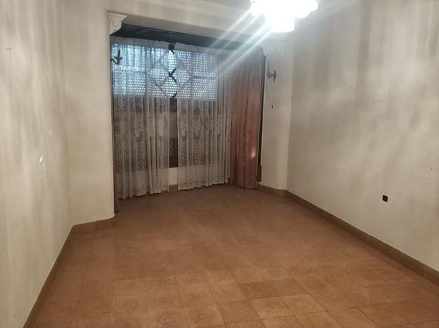 5 bedroom Townhouse for sale in Centro, Castelló de la Plana - € 215,000 (Ref: 9502800)