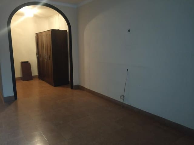 5 bedroom Townhouse for sale in Centro, Castelló de la Plana - € 215,000 (Ref: 9502800)