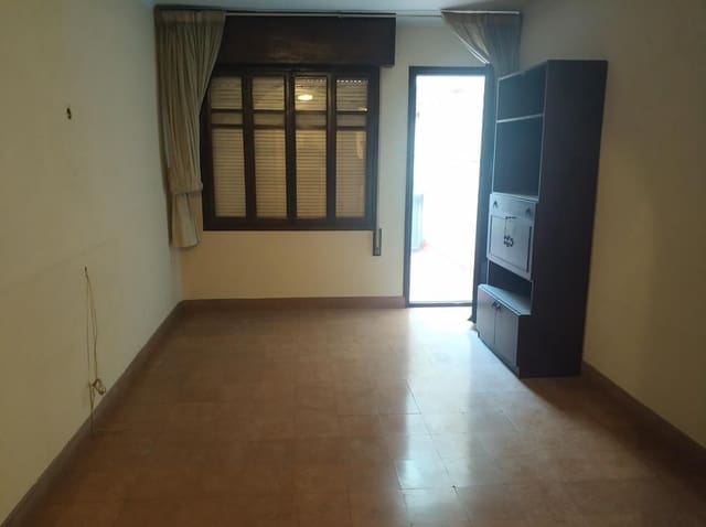 5 bedroom Townhouse for sale in Centro, Castelló de la Plana - € 215,000 (Ref: 9502800)