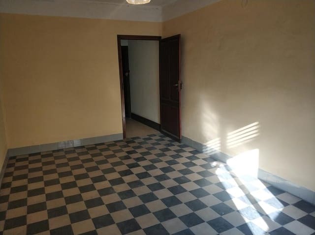 5 bedroom Townhouse for sale in Centro, Castelló de la Plana - € 215,000 (Ref: 9502800)