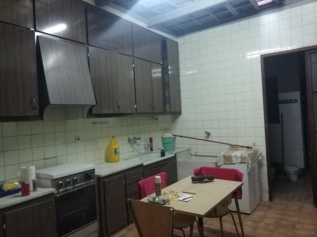 5 bedroom Townhouse for sale in Centro, Castelló de la Plana - € 215,000 (Ref: 9502800)