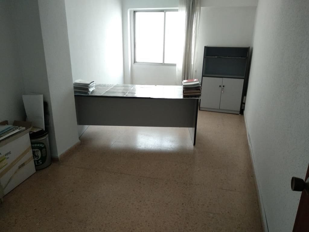 Office for sale in Castello de la Plana - € 145,000 (Ref: 9502806)