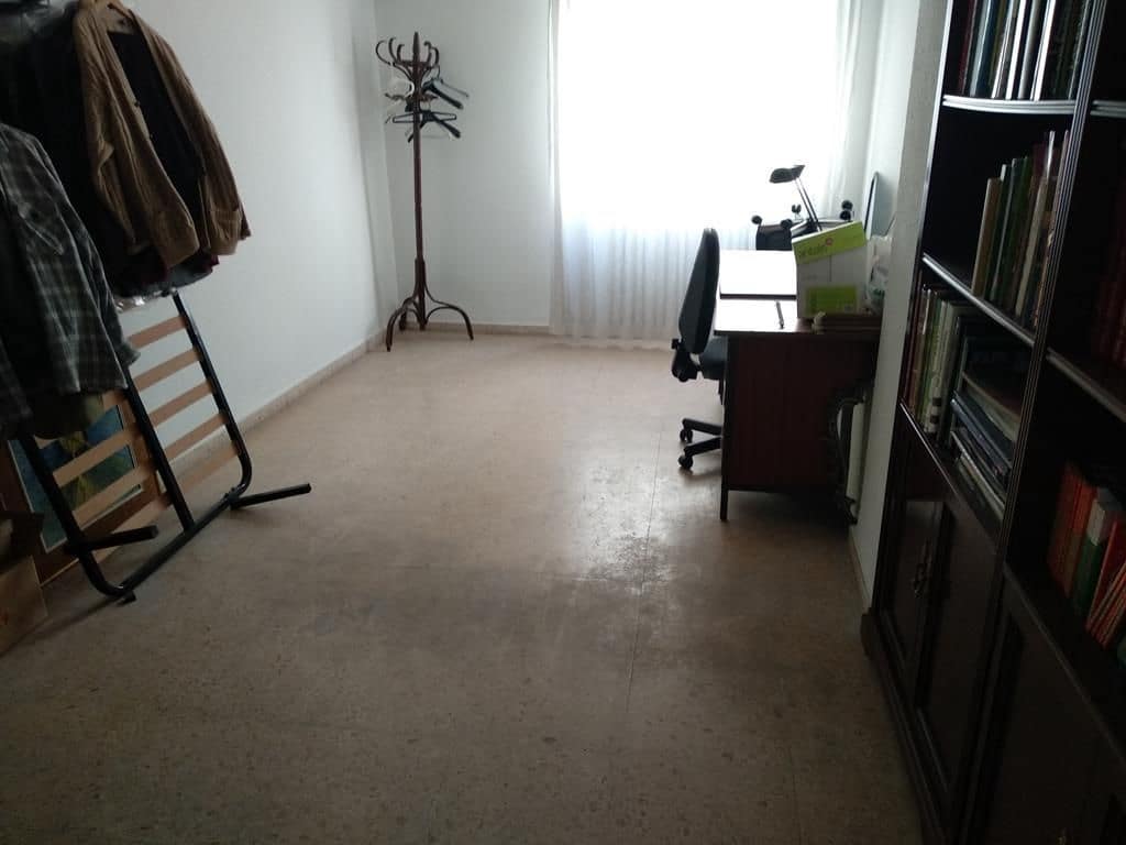 Office for sale in Castello de la Plana - € 145,000 (Ref: 9502806)