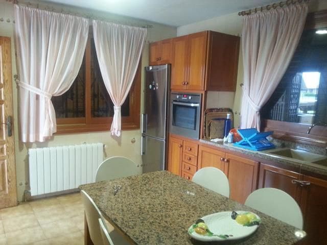 4 bedroom Villa for sale in Castello de la Plana with pool - € 650,000 (Ref: 9502811)