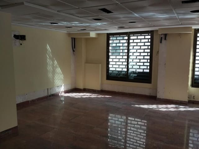 Commercial for sale in Centro, Castelló de la Plana - € 120,000 (Ref: 9502815)