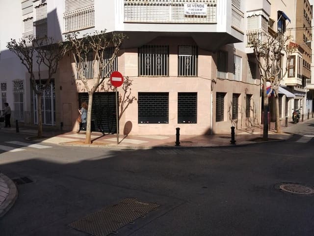 Commercial for sale in Centro, Castelló de la Plana - € 120,000 (Ref: 9502815)