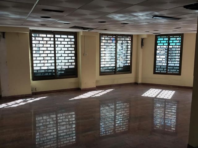 Commercial for sale in Centro, Castelló de la Plana - € 120,000 (Ref: 9502815)