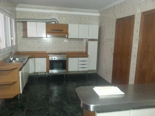 6 bedroom Flat for sale in Castello de la Plana - € 320,000 (Ref: 9502818)