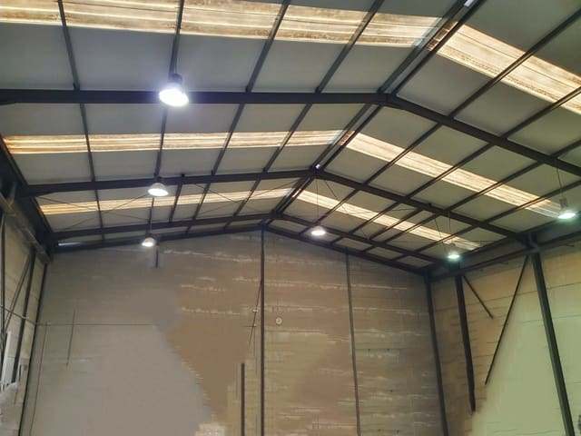 Commercial for sale in Almassora / Almazora - € 185,000 (Ref: 9502827)