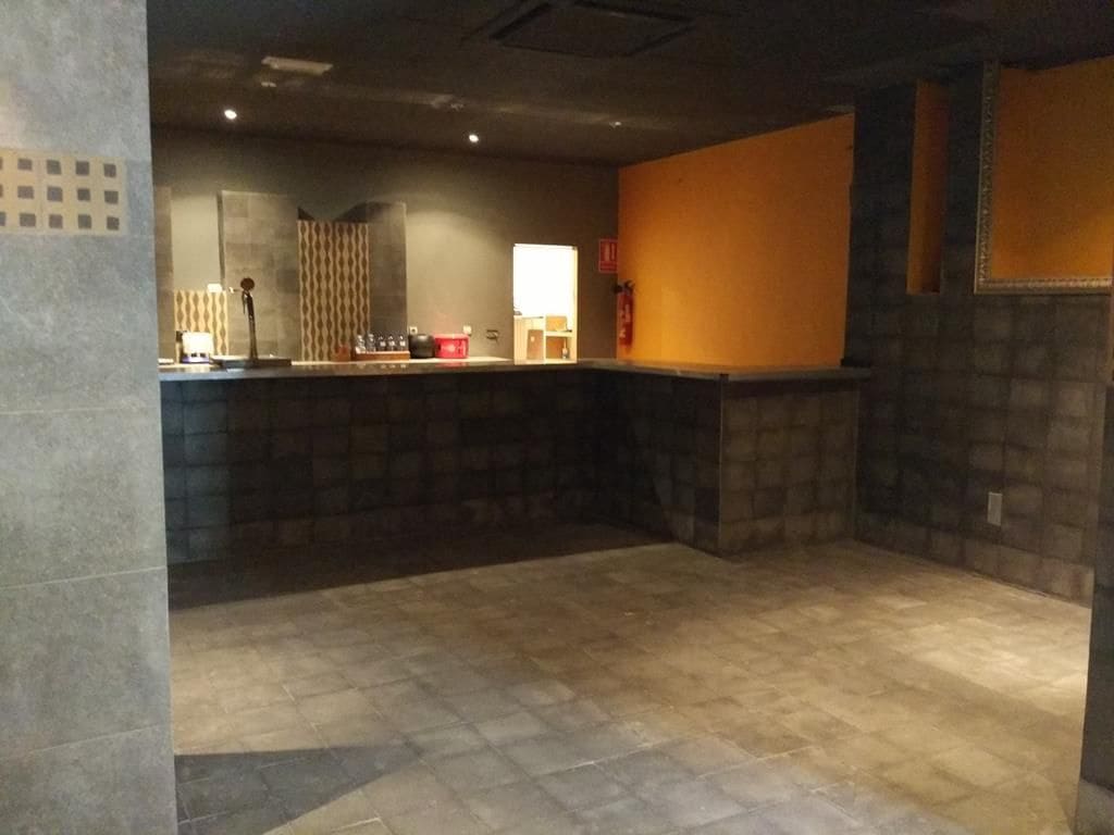 Commercial for sale in Castello de la Plana - € 150,000 (Ref: 9502832)